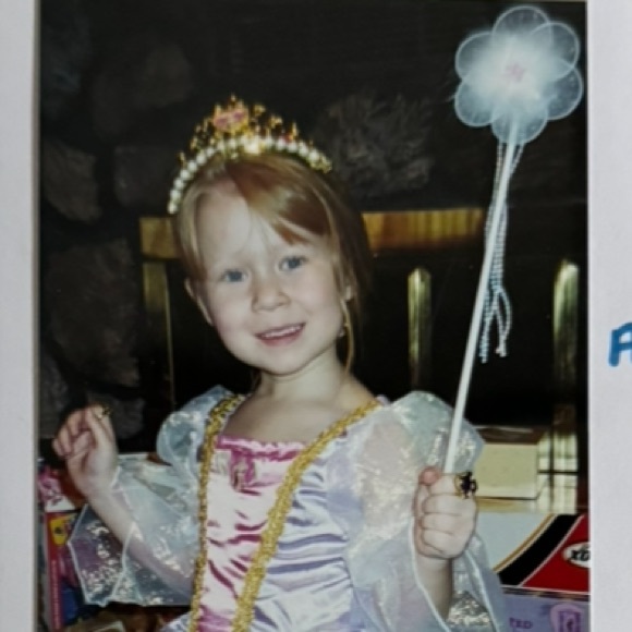 Meet your Posher, Lily - Picture 2 of 14